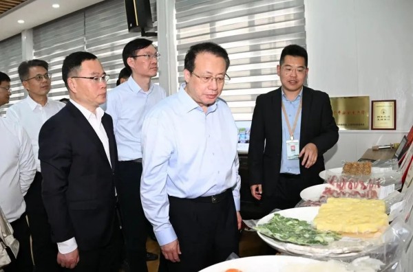 以创新、绿色和开放理念再造域外农场！市委副书记、市长龚正在江苏盐城调研上海域外农场