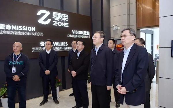 市委书记陈吉宁，市委副书记、市长龚正实地调研上汽集团创新转型和新能源汽车发展工作