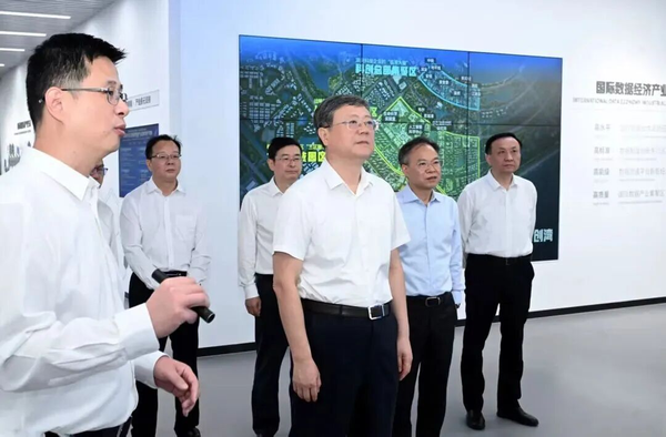 优化产业生态、深化制度创新、强化科技创新、增强人才吸引力！市委书记陈吉宁调研临港新片区并主持召开座谈会