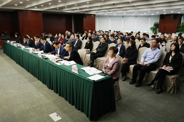 市国资委党委中心组开展树立和践行正确政绩观学习教育专题学习